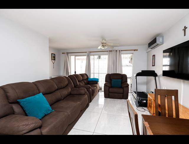 3 BEDROOM TOWNHOUSE FOR SALE IN GLENWOOD